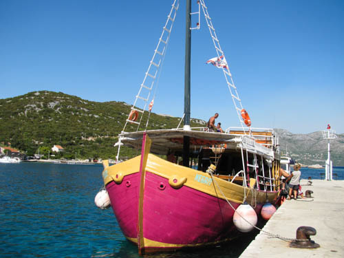 Туристический экскурсионный корабль в Хорватии. Фото: Balkanpro.ru